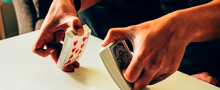 Alle kabaler er baseret på 7 kabalen der også er kendt som klondike solitaire.